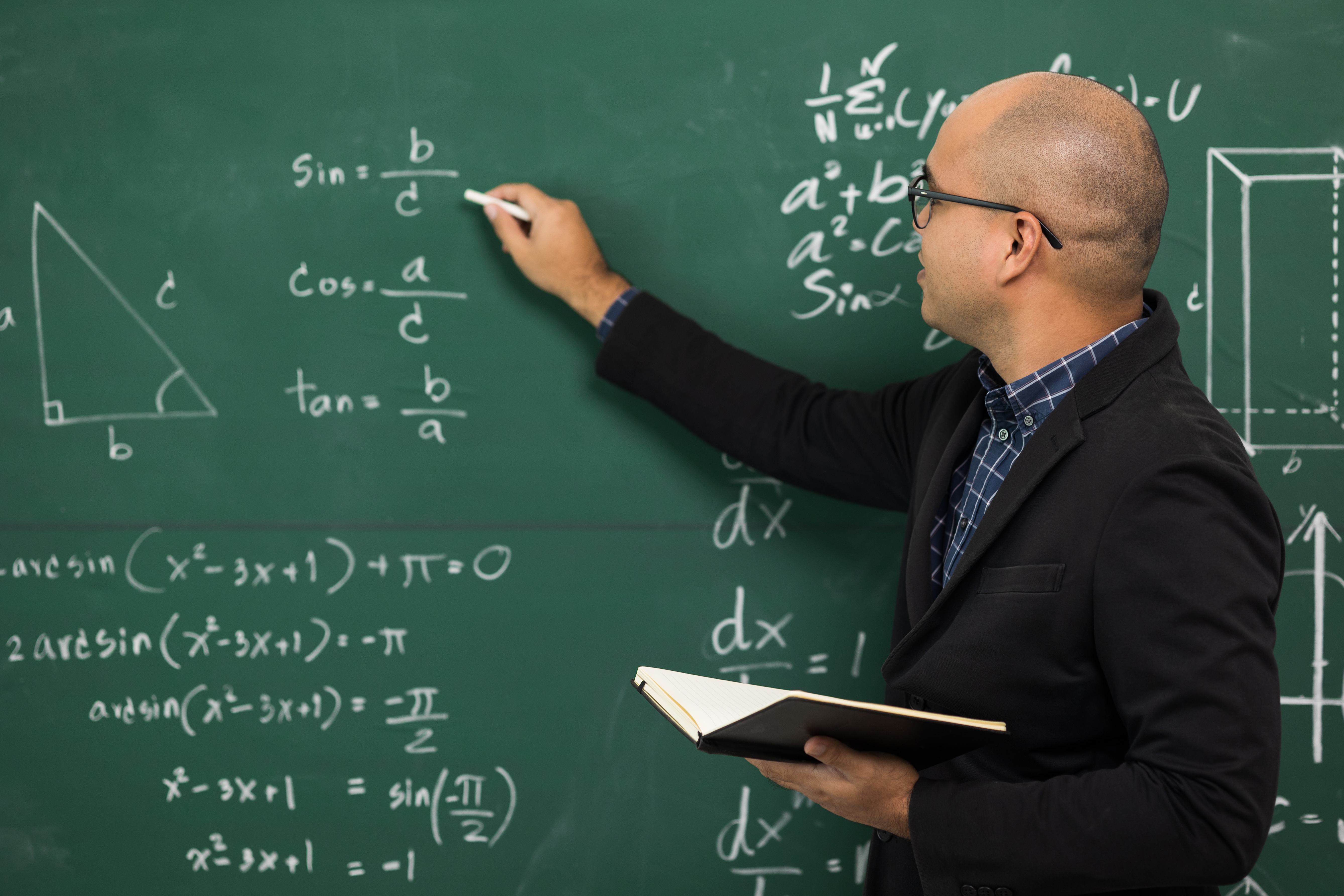 How To Become a Teacher After Completing Teacher Training Courses in Dubai?