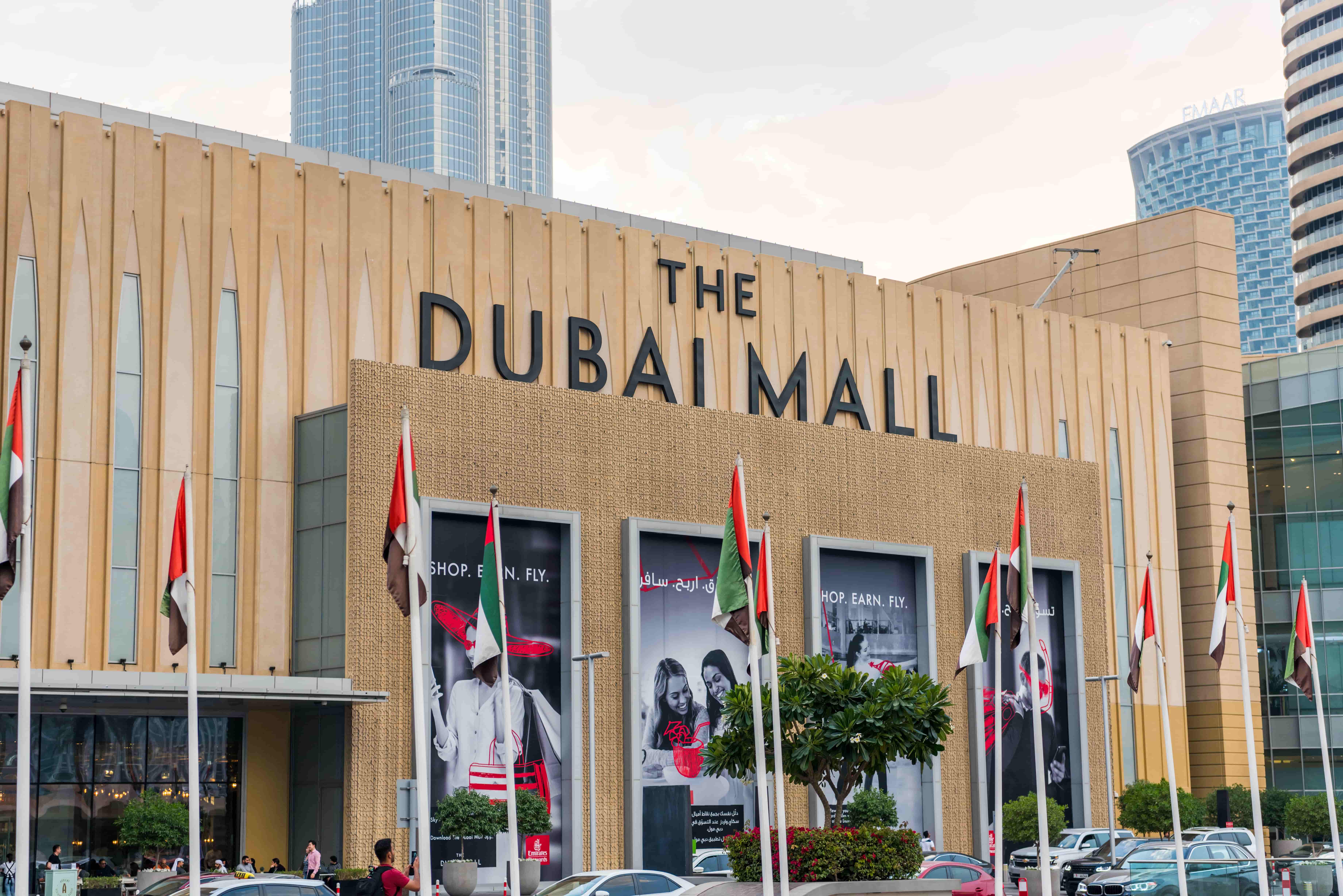 Take a tour of luxurious malls in Dubai
