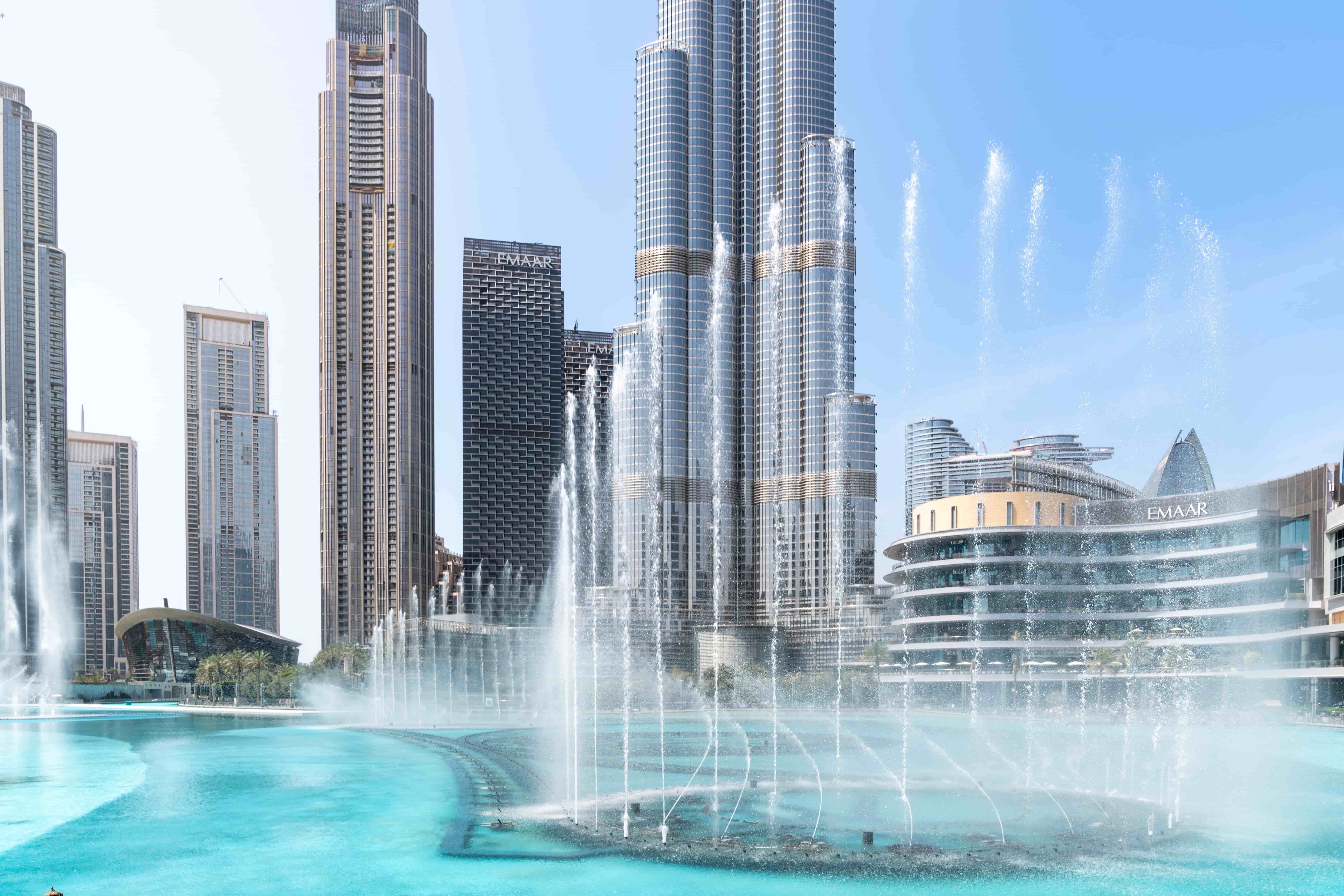 Enjoy the water show at the Dubai fountain